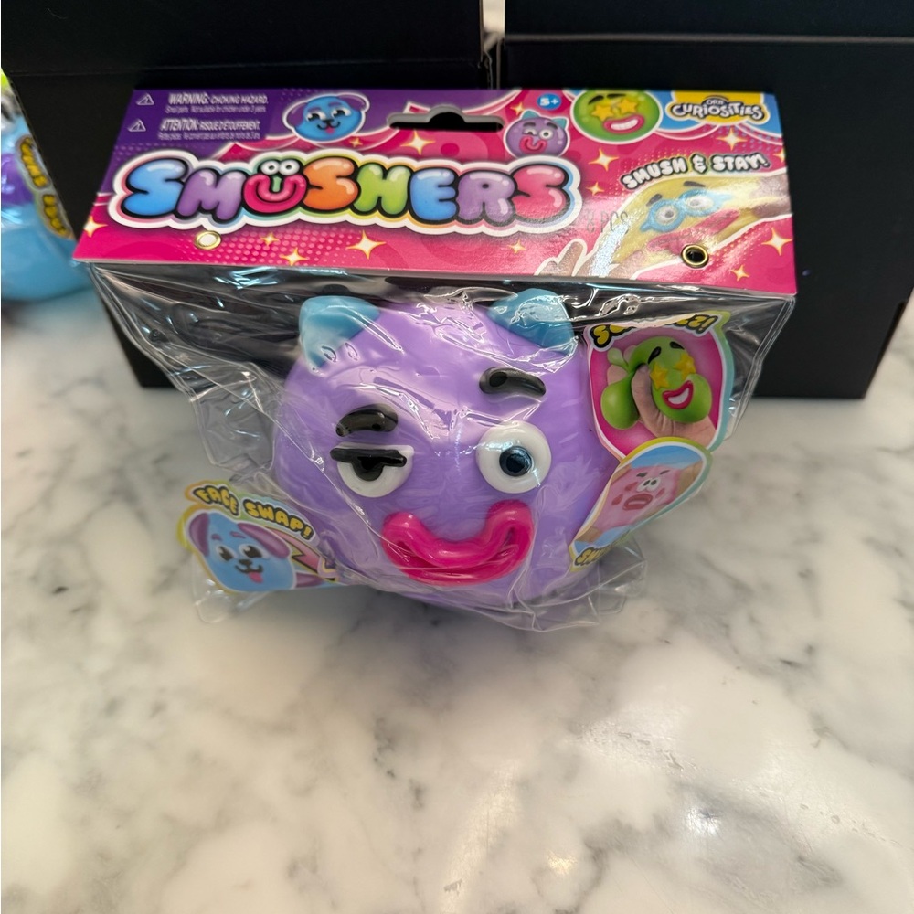 Smushers purple Emoji squishy